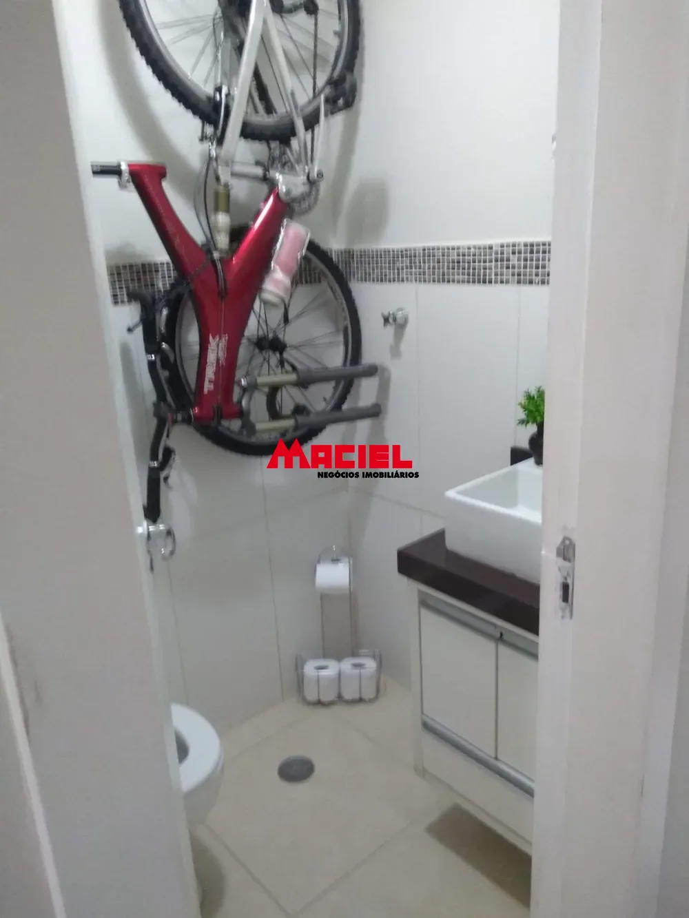 Comprar Casa / Padr&atilde;o em S&atilde;o Jos&eacute; dos Campos R$ 1.375.000,00 - Foto 6