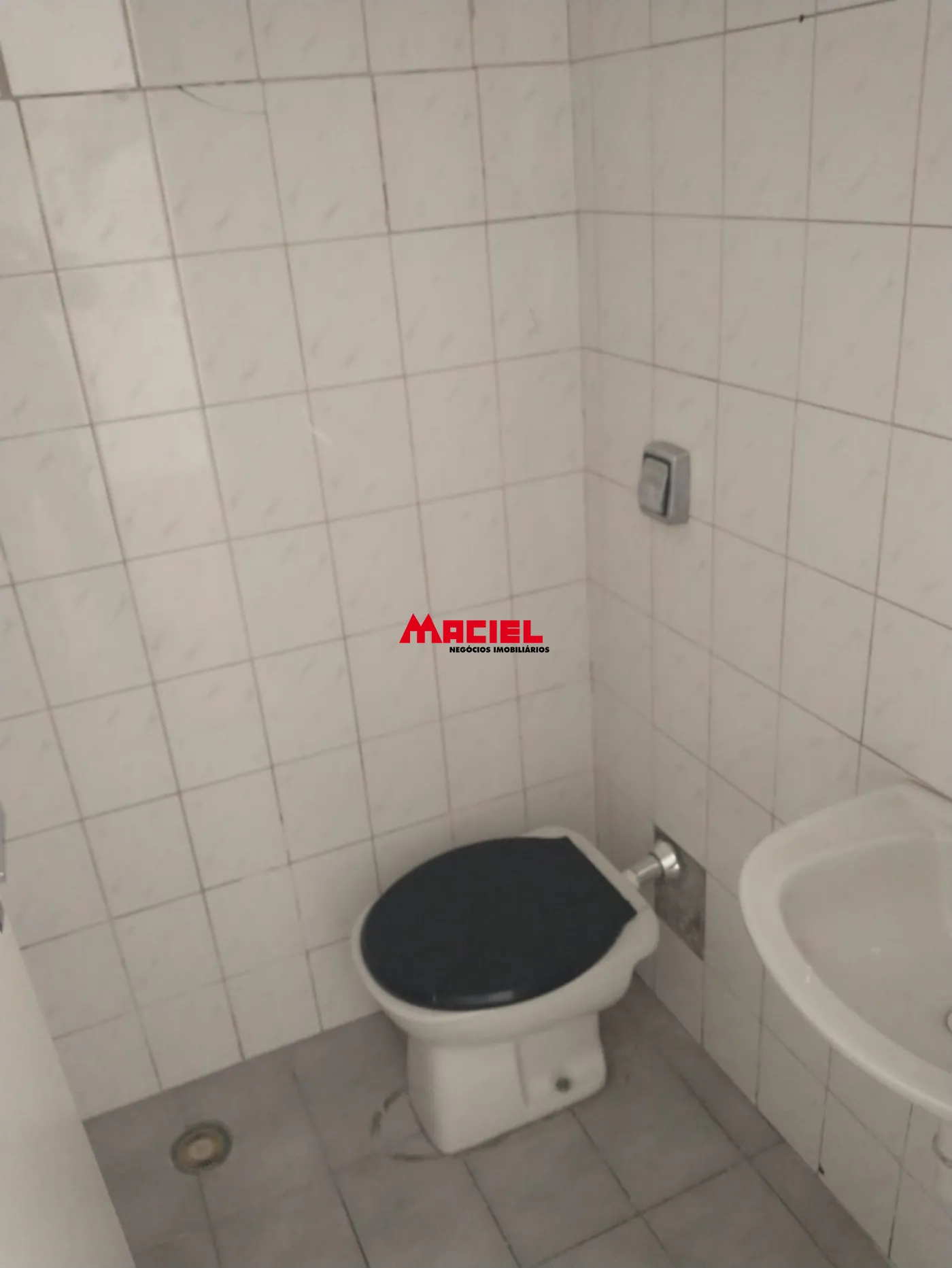 Alugar Comercial / Ponto Comercial em S&atilde;o Jos&eacute; dos Campos R$ 3.500,00 - Foto 14