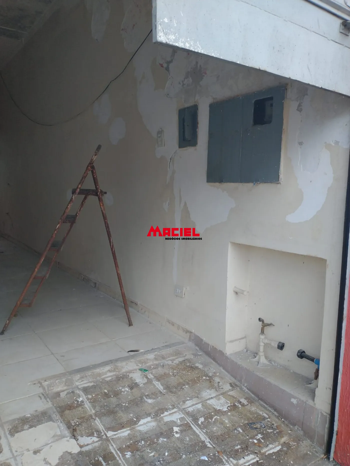 Alugar Comercial / Ponto Comercial em S&atilde;o Jos&eacute; dos Campos R$ 1.300,00 - Foto 4