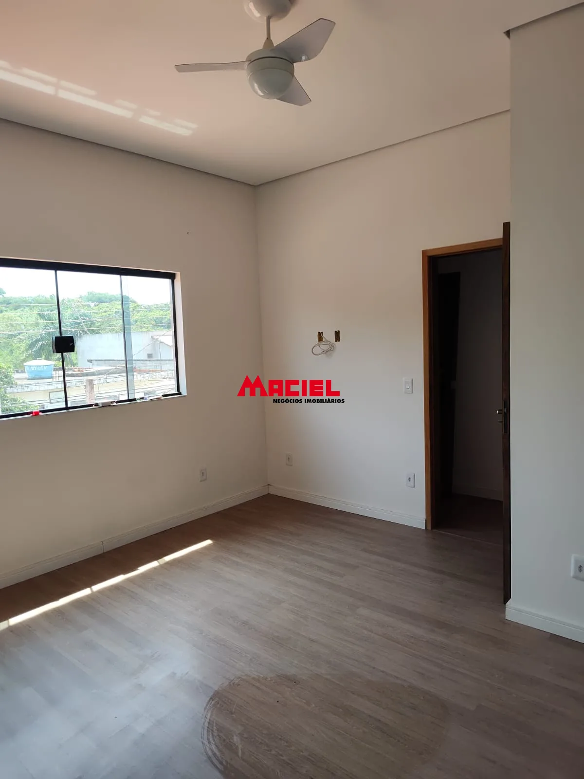 Alugar Casa / Sobrado em S&atilde;o Jos&eacute; dos Campos R$ 2.500,00 - Foto 17