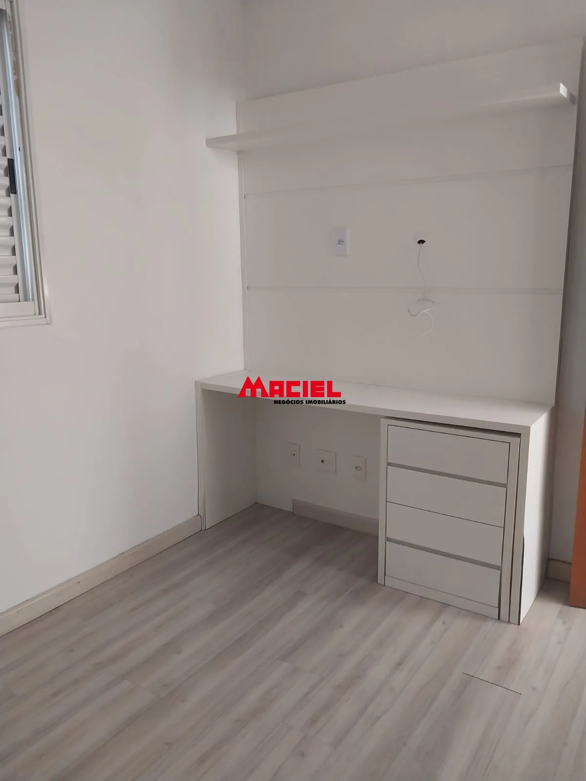 Alugar Apartamento / Padr&atilde;o em S&atilde;o Jos&eacute; dos Campos R$ 1.300,00 - Foto 3