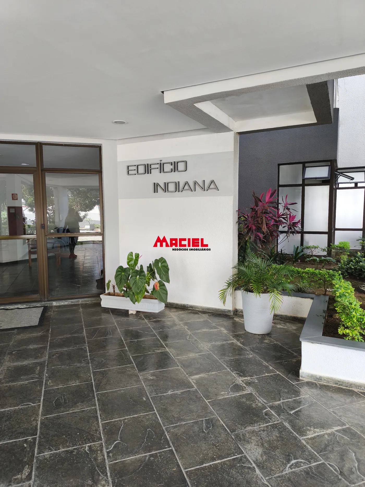 Alugar Apartamento / Padr&atilde;o em S&atilde;o Jos&eacute; dos Campos R$ 2.300,00 - Foto 2