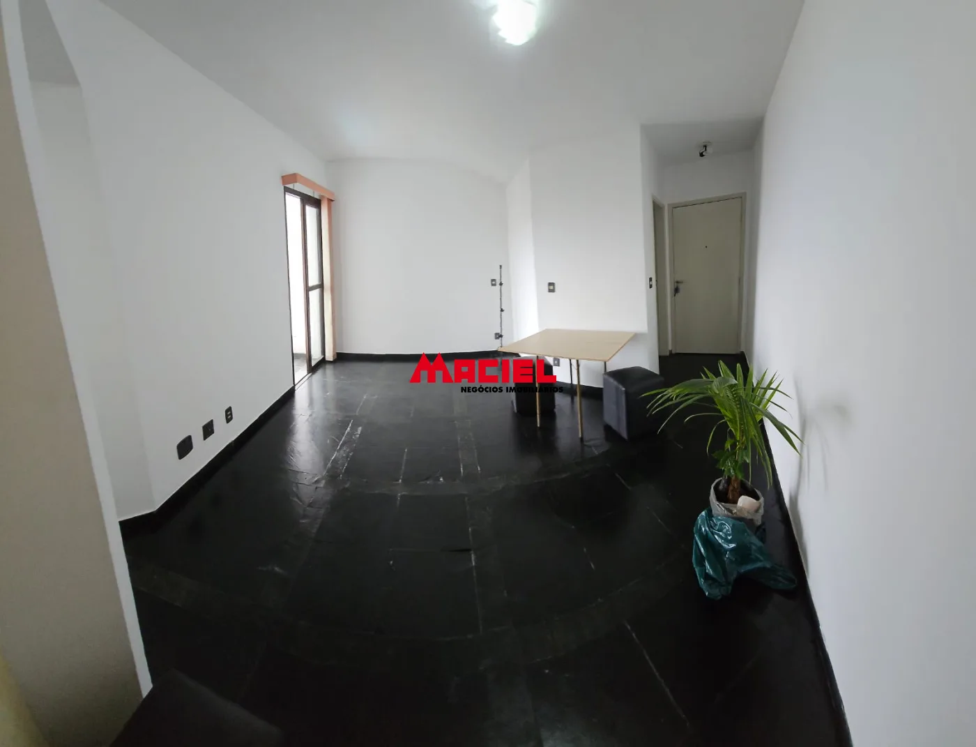 Alugar Apartamento / Padr&atilde;o em S&atilde;o Jos&eacute; dos Campos R$ 2.300,00 - Foto 3