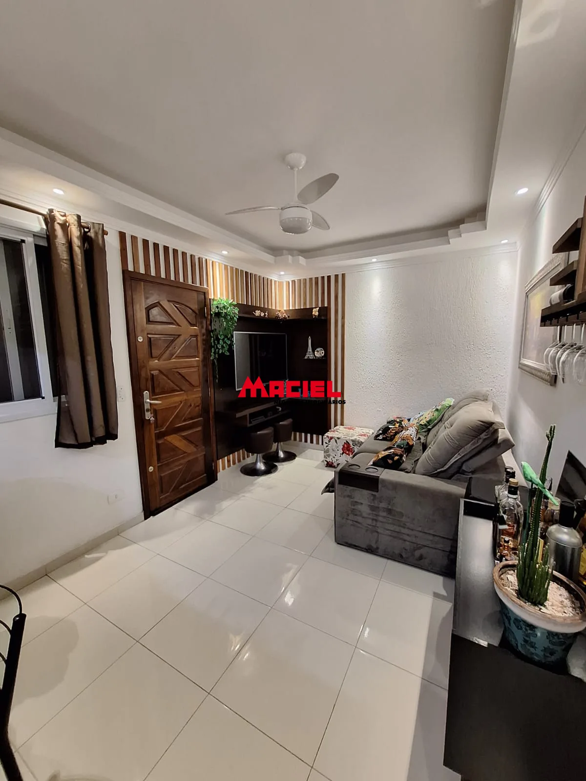 Alugar Apartamento / Padr&atilde;o em S&atilde;o Jos&eacute; dos Campos R$ 1.700,00 - Foto 2