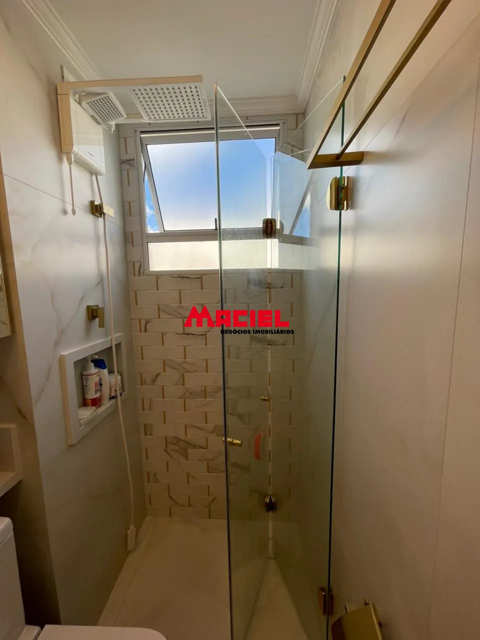 Alugar Apartamento / Padr&atilde;o em S&atilde;o Jos&eacute; dos Campos R$ 2.500,00 - Foto 2