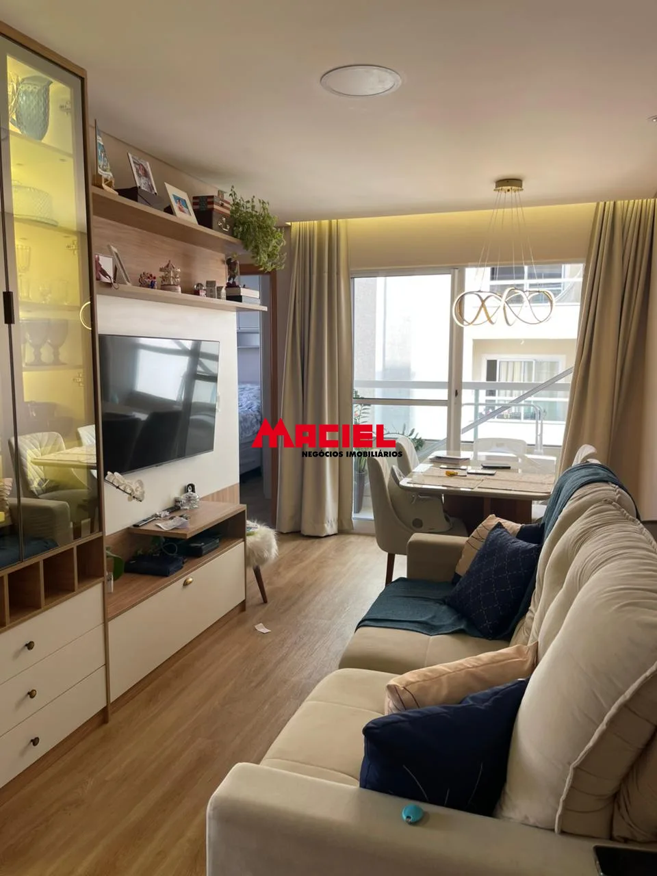Alugar Apartamento / Padr&atilde;o em S&atilde;o Jos&eacute; dos Campos R$ 2.500,00 - Foto 4