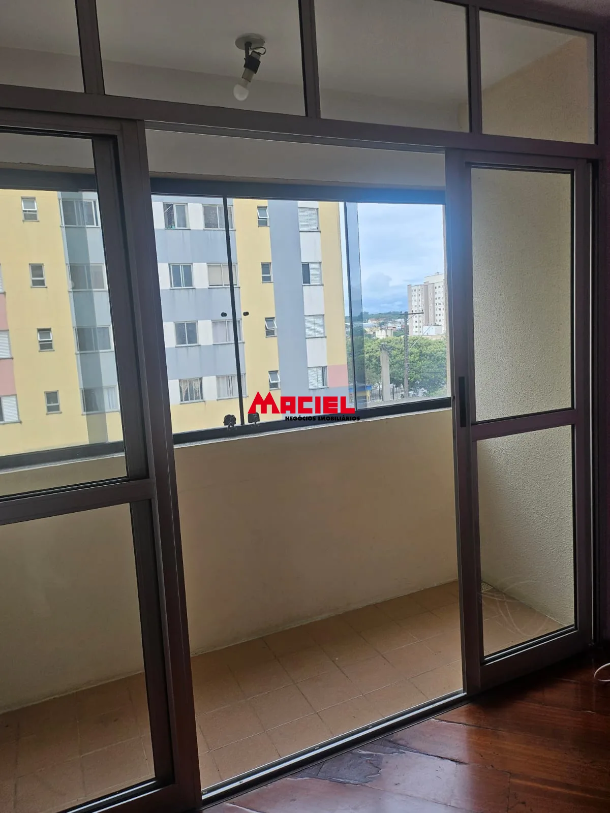 Alugar Apartamento / Padr&atilde;o em S&atilde;o Jos&eacute; dos Campos R$ 2.500,00 - Foto 2