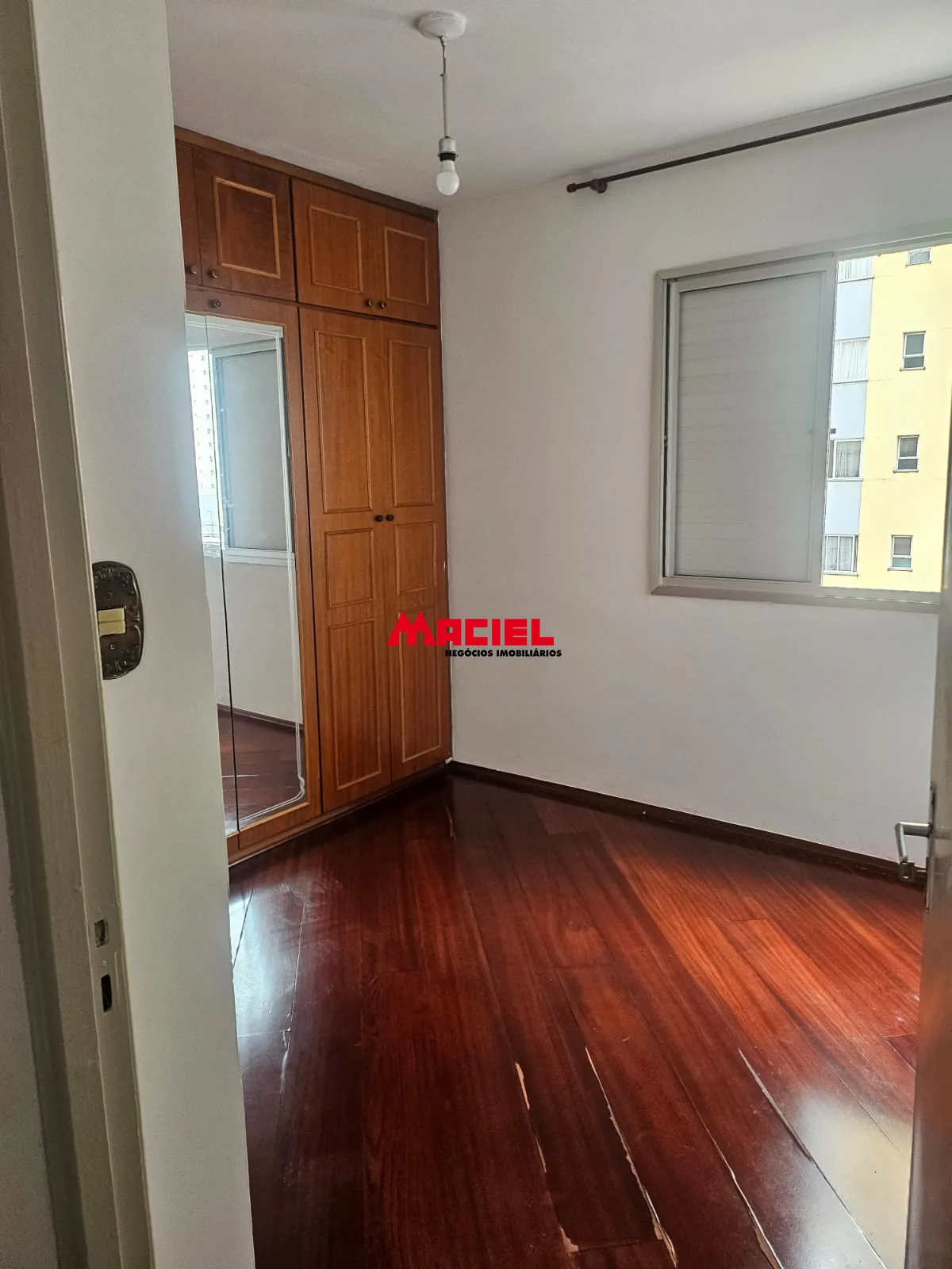 Alugar Apartamento / Padr&atilde;o em S&atilde;o Jos&eacute; dos Campos R$ 2.500,00 - Foto 4
