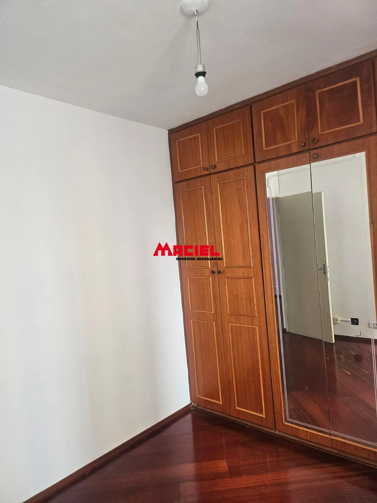Alugar Apartamento / Padr&atilde;o em S&atilde;o Jos&eacute; dos Campos R$ 2.500,00 - Foto 5