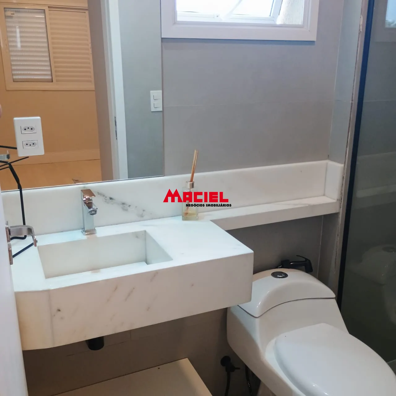 Alugar Apartamento / Padr&atilde;o em S&atilde;o Jos&eacute; dos Campos R$ 2.800,00 - Foto 2