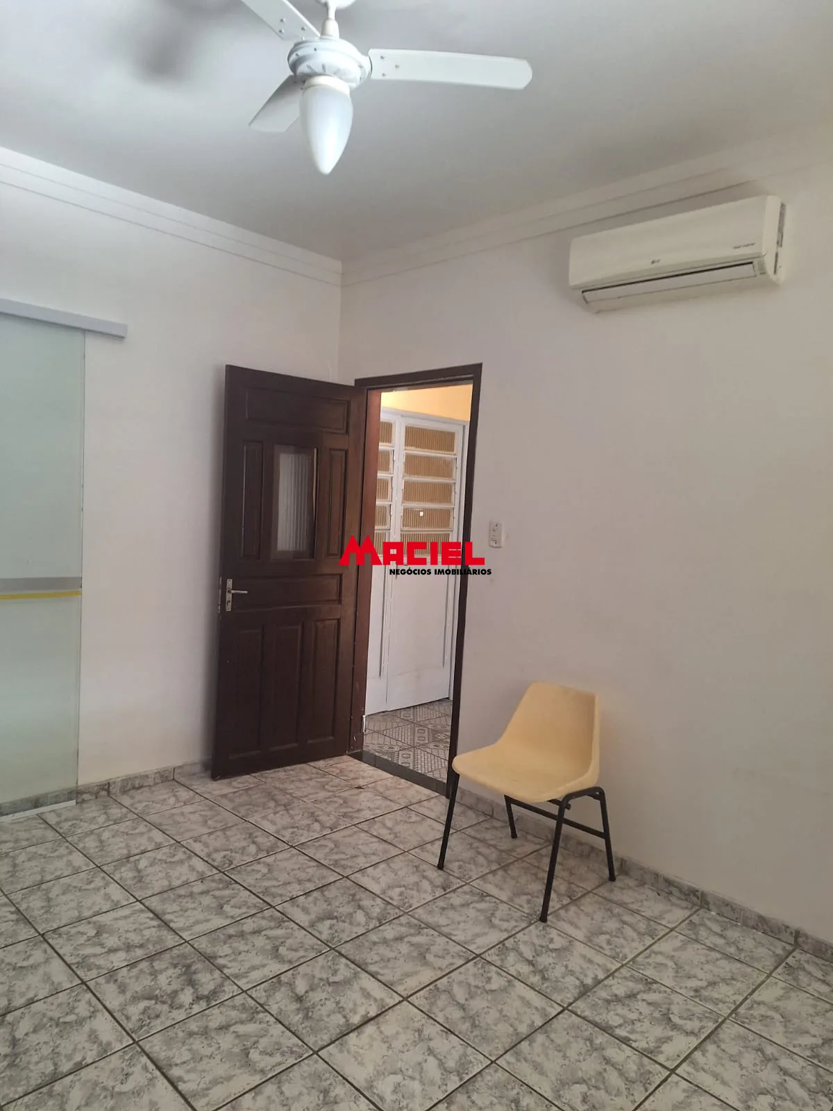 Alugar Casa / Padr&atilde;o em S&atilde;o Jos&eacute; dos Campos R$ 2.350,00 - Foto 4