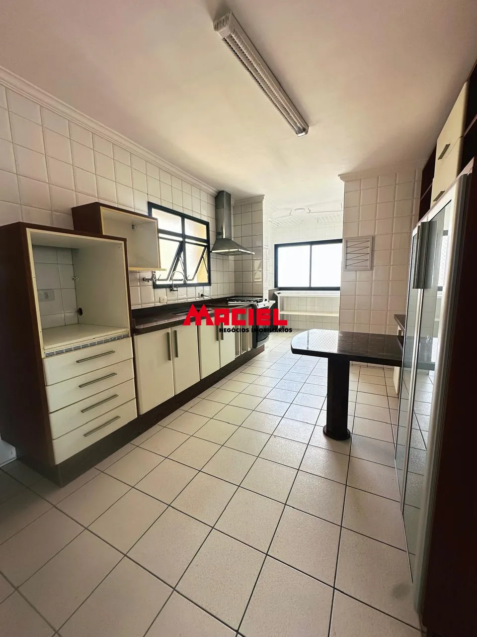 Alugar Apartamento / Padr&atilde;o em S&atilde;o Jos&eacute; dos Campos R$ 4.300,00 - Foto 8