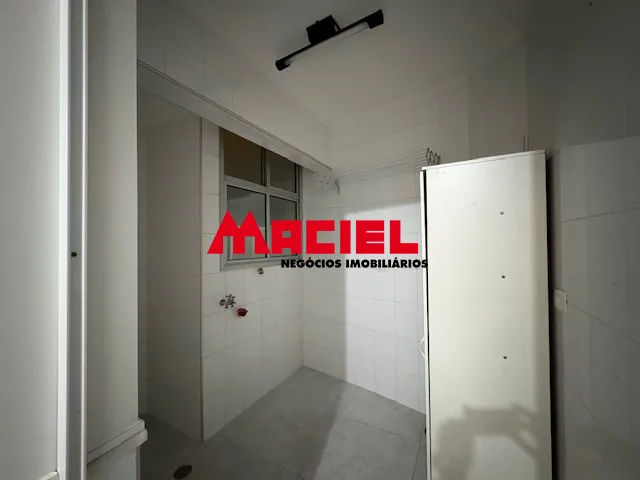 Alugar Apartamento / Padr&atilde;o em S&atilde;o Jos&eacute; dos Campos R$ 2.500,00 - Foto 4