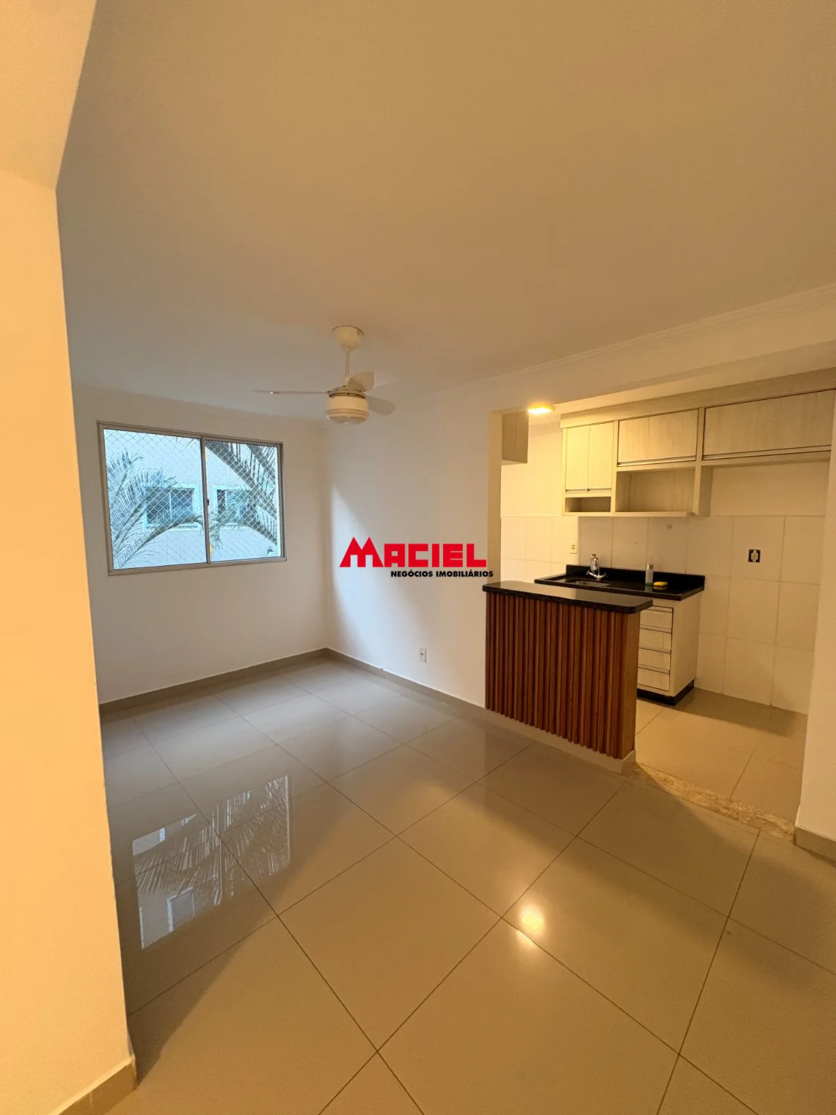 Alugar Apartamento / Padr&atilde;o em S&atilde;o Jos&eacute; dos Campos R$ 1.400,00 - Foto 2