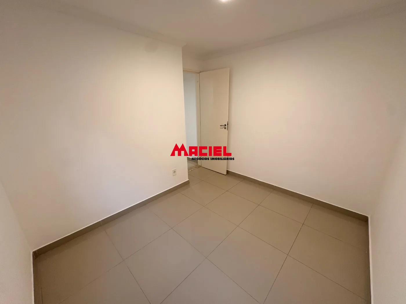 Alugar Apartamento / Padr&atilde;o em S&atilde;o Jos&eacute; dos Campos R$ 1.400,00 - Foto 4