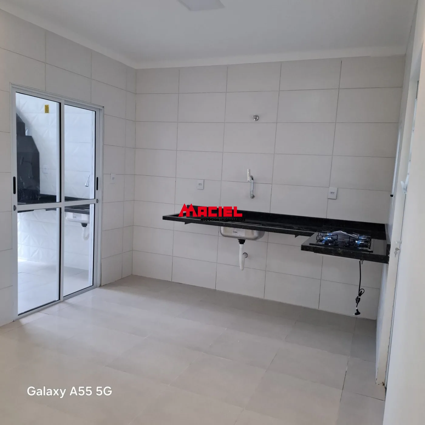 Comprar Casa / Padr&atilde;o em Ca&ccedil;apava R$ 400.000,00 - Foto 2