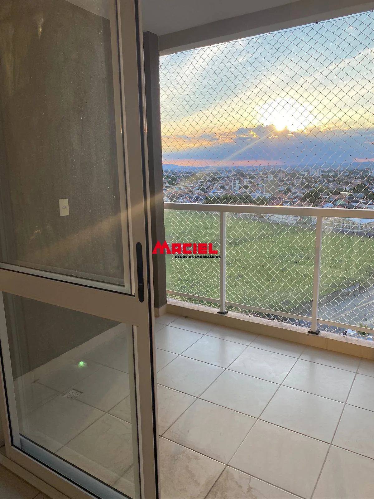 Alugar Apartamento / Padr&atilde;o em S&atilde;o Jos&eacute; dos Campos R$ 3.000,00 - Foto 2