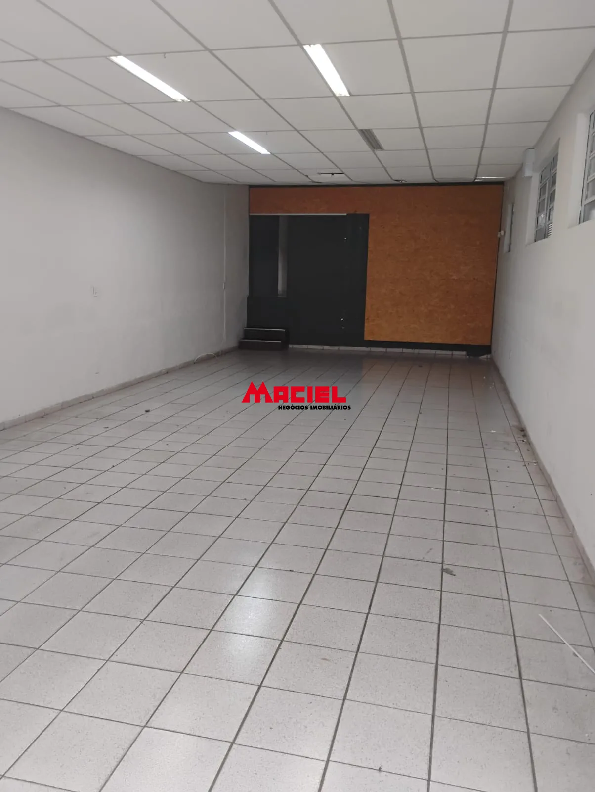 Alugar Comercial / Ponto Comercial em S&atilde;o Jos&eacute; dos Campos R$ 3.800,00 - Foto 1
