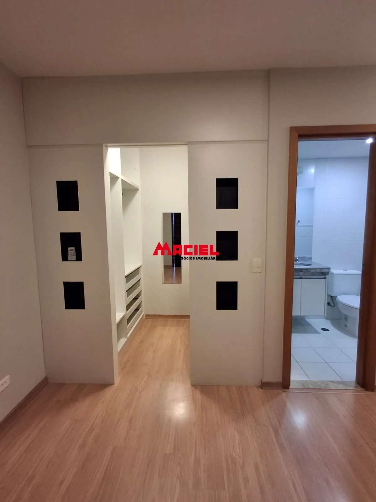 Alugar Apartamento / Padr&atilde;o em S&atilde;o Jos&eacute; dos Campos R$ 5.500,00 - Foto 12