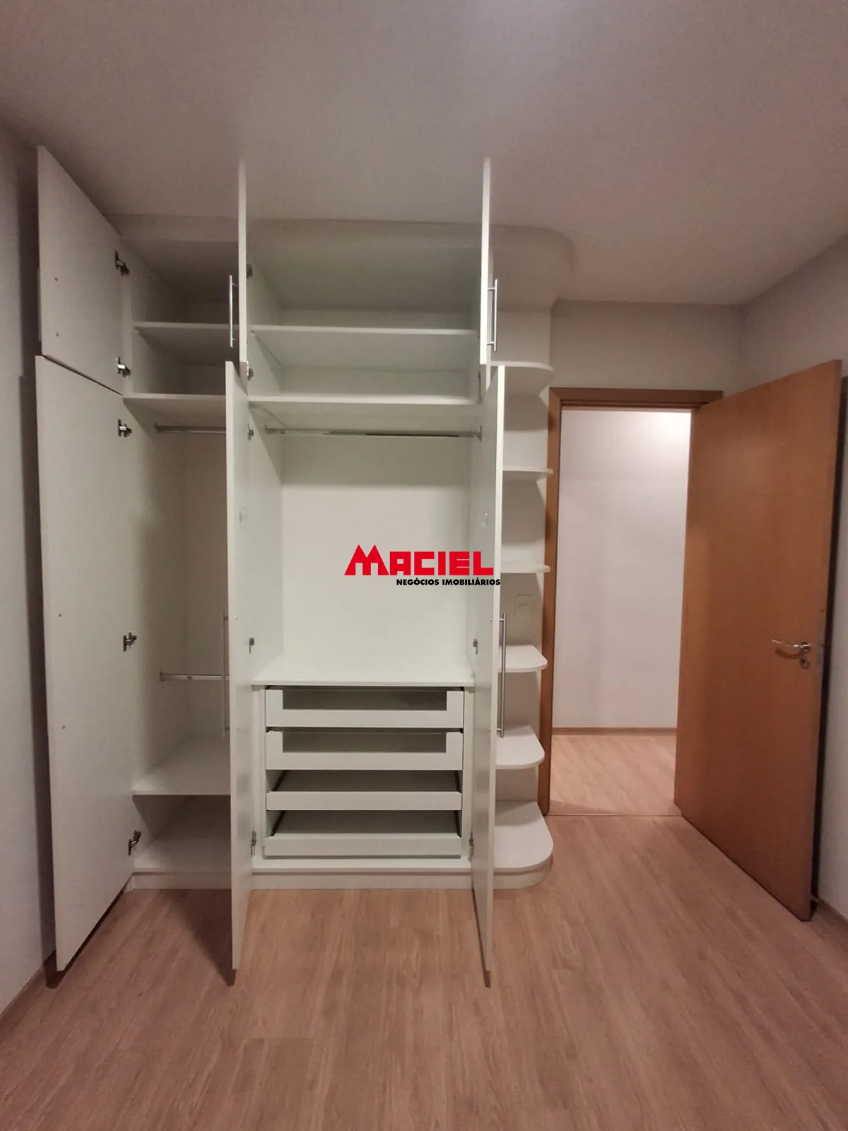 Alugar Apartamento / Padr&atilde;o em S&atilde;o Jos&eacute; dos Campos R$ 5.500,00 - Foto 28