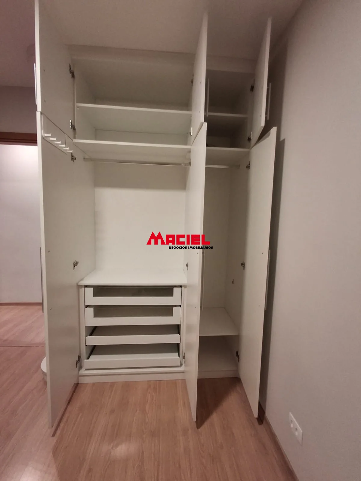 Alugar Apartamento / Padr&atilde;o em S&atilde;o Jos&eacute; dos Campos R$ 5.500,00 - Foto 32