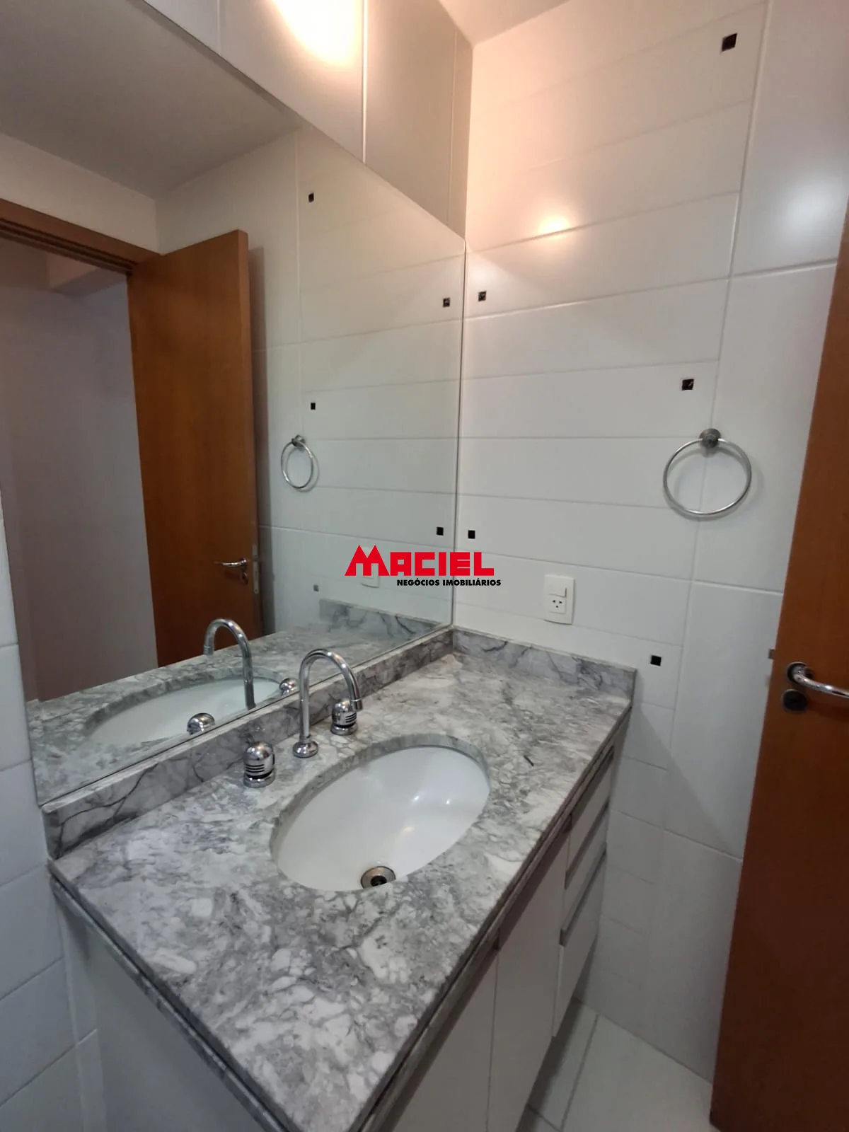 Alugar Apartamento / Padr&atilde;o em S&atilde;o Jos&eacute; dos Campos R$ 5.500,00 - Foto 35