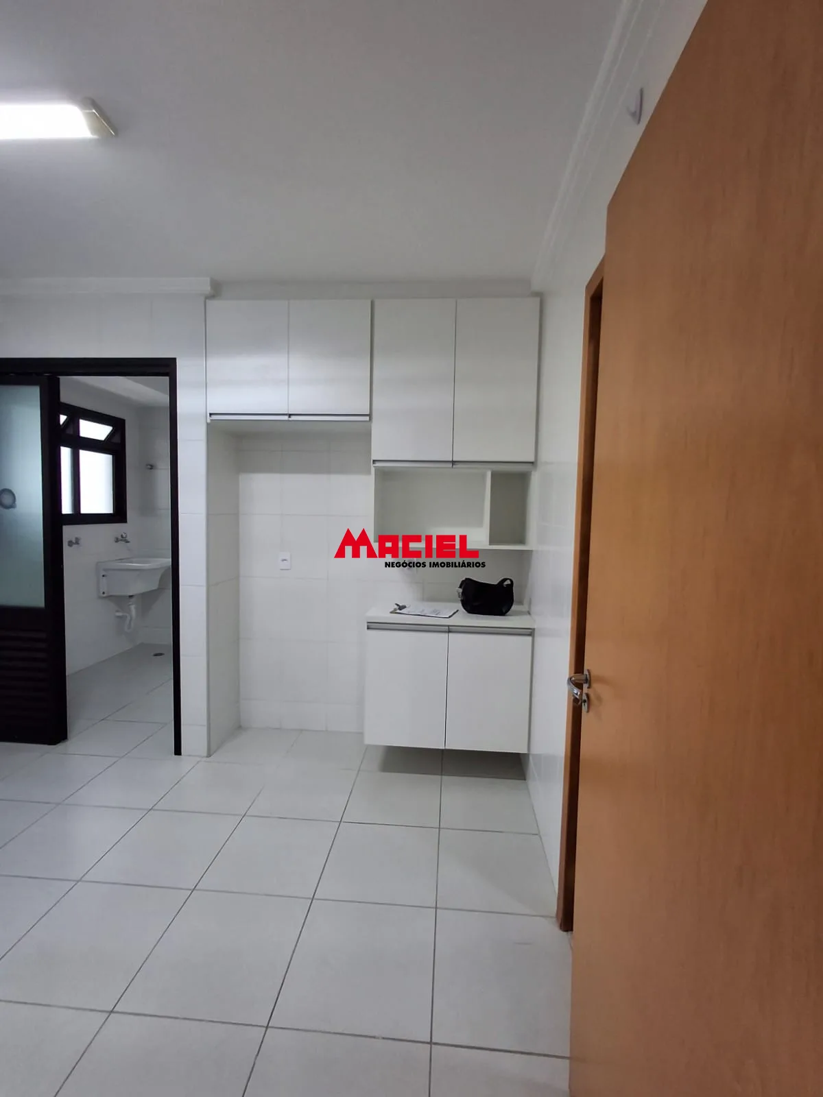 Alugar Apartamento / Padr&atilde;o em S&atilde;o Jos&eacute; dos Campos R$ 5.500,00 - Foto 8