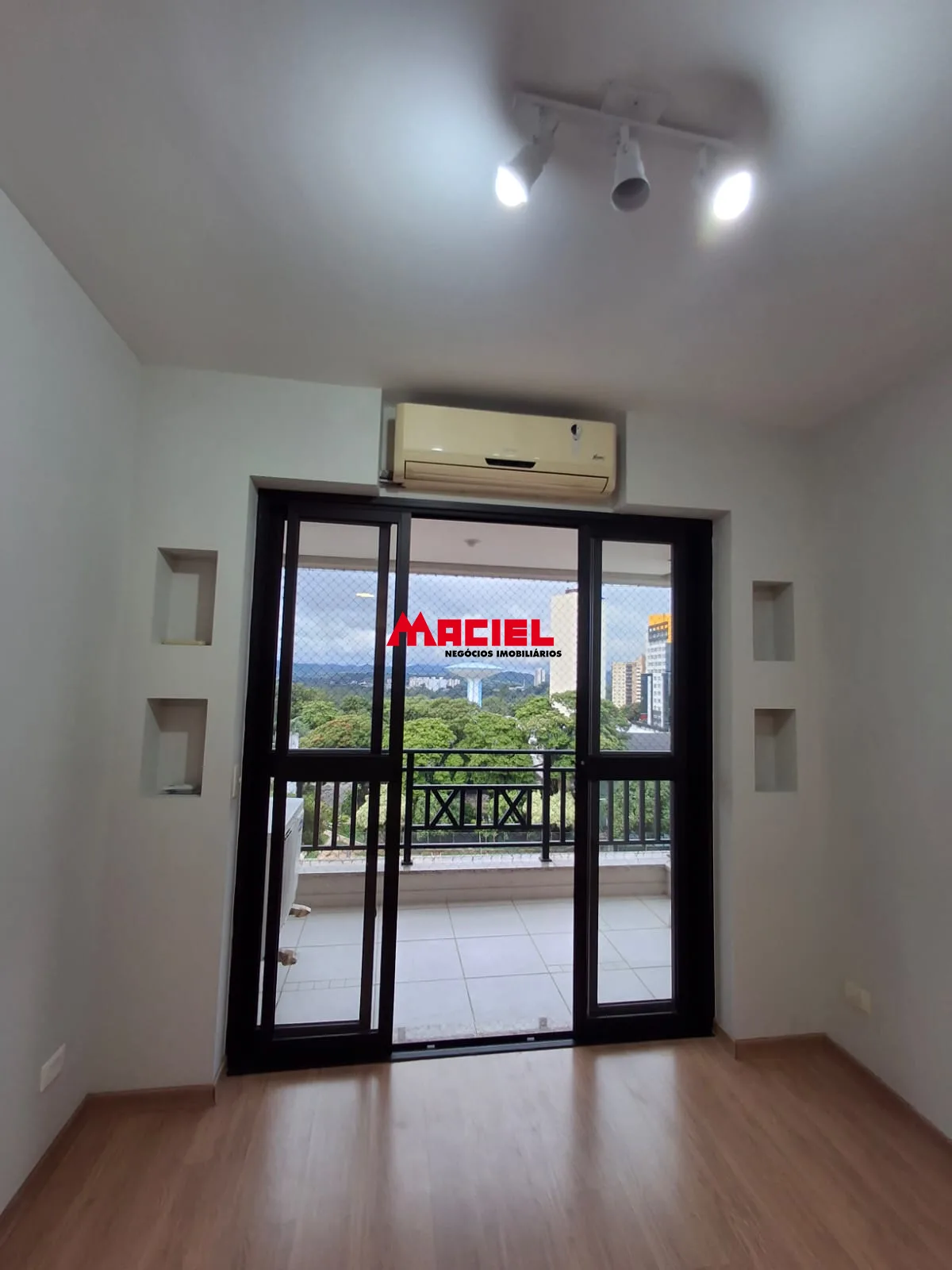 Alugar Apartamento / Padr&atilde;o em S&atilde;o Jos&eacute; dos Campos R$ 5.500,00 - Foto 2