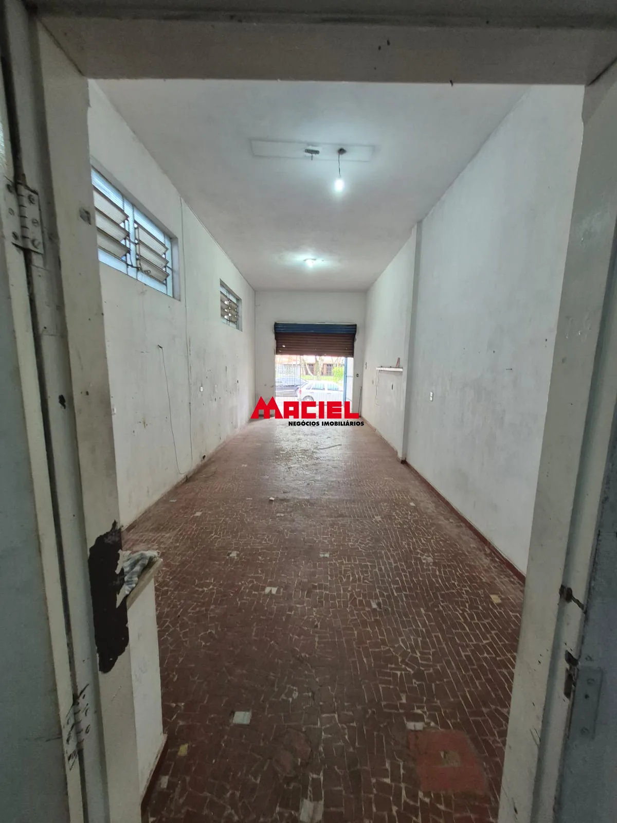 Alugar Comercial / Ponto Comercial em S&atilde;o Jos&eacute; dos Campos R$ 1.400,00 - Foto 4