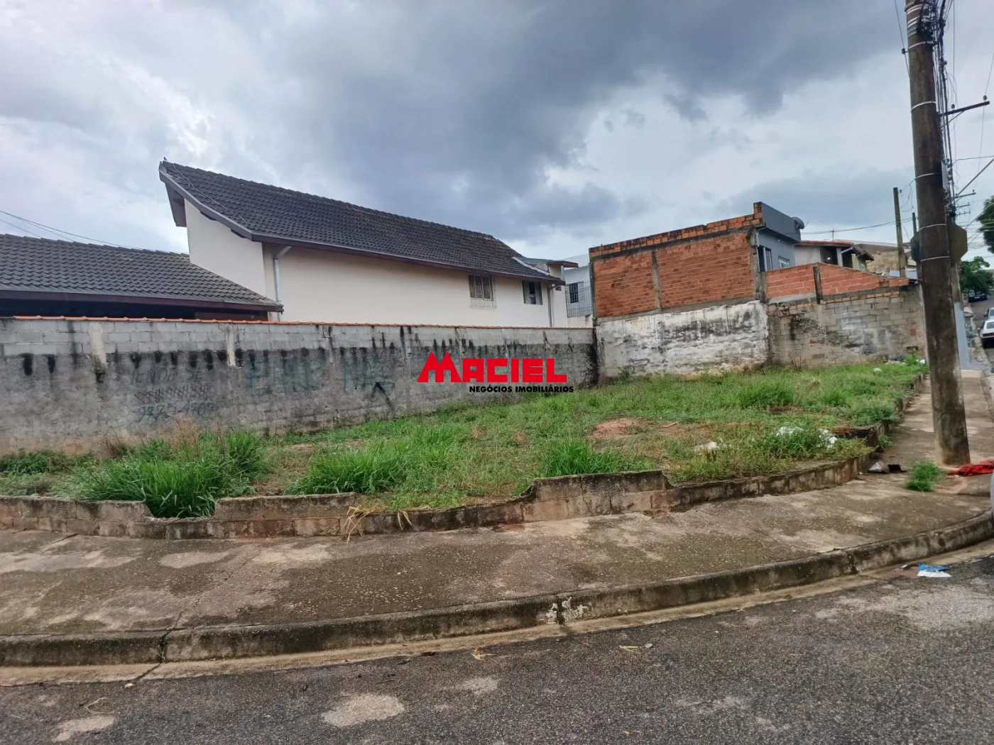 Comprar Terreno / Padr&atilde;o em S&atilde;o Jos&eacute; dos Campos R$ 300.000,00 - Foto 1
