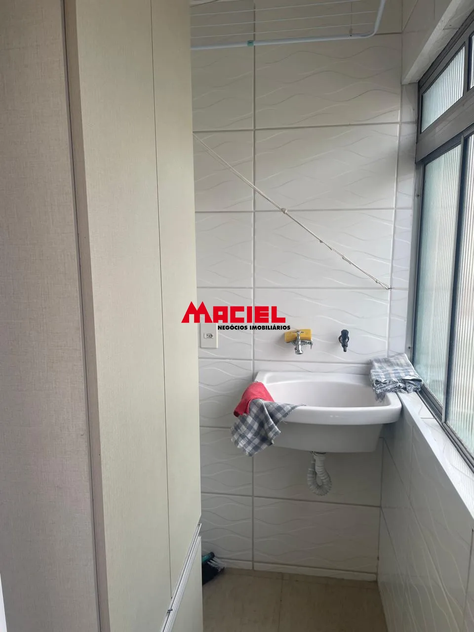 Alugar Apartamento / Padr&atilde;o em S&atilde;o Jos&eacute; dos Campos R$ 1.700,00 - Foto 3