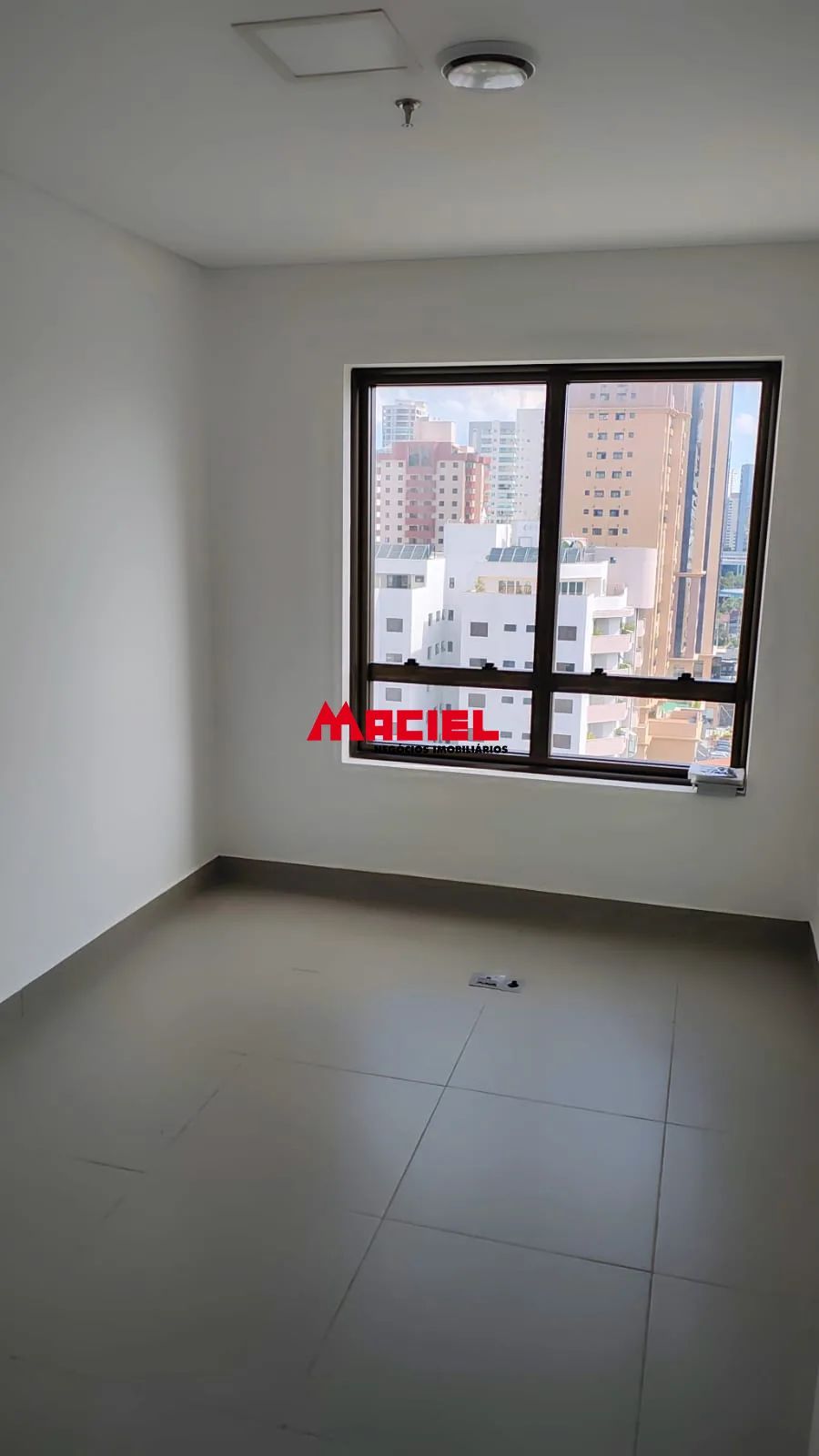 Alugar Apartamento / Padr&atilde;o em S&atilde;o Jos&eacute; dos Campos R$ 3.000,00 - Foto 2