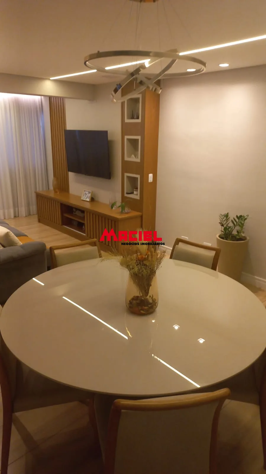 Alugar Apartamento / Padr&atilde;o em S&atilde;o Jos&eacute; dos Campos R$ 2.800,00 - Foto 1