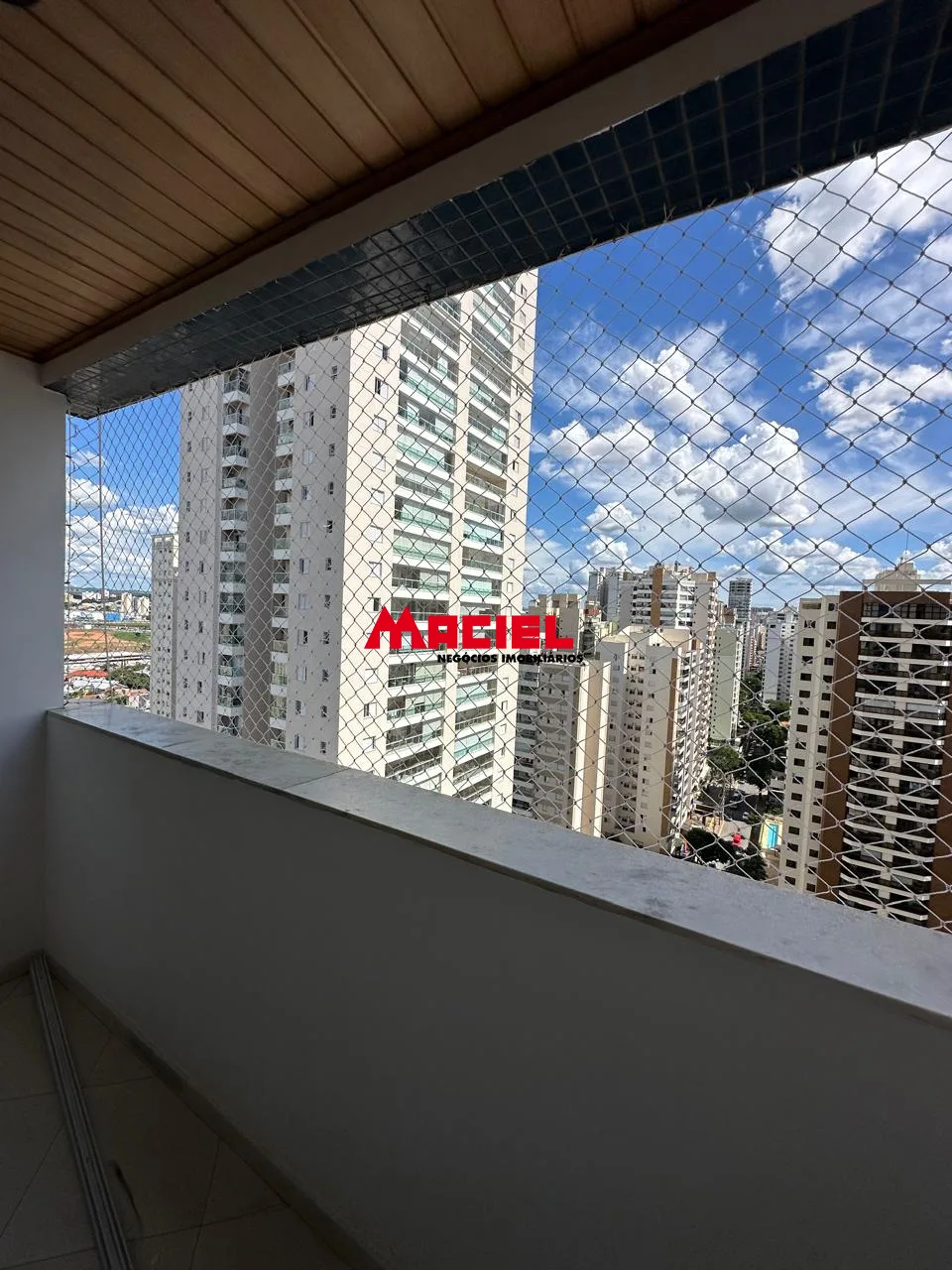 Alugar Apartamento / Padr&atilde;o em S&atilde;o Jos&eacute; dos Campos R$ 3.800,00 - Foto 2