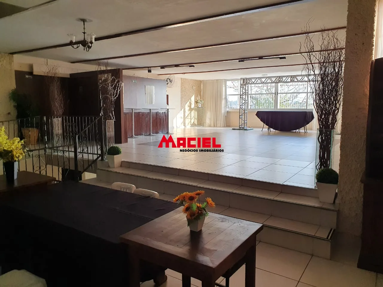 Alugar Comercial / Pr&eacute;dio em S&atilde;o Jos&eacute; dos Campos R$ 15.000,00 - Foto 2