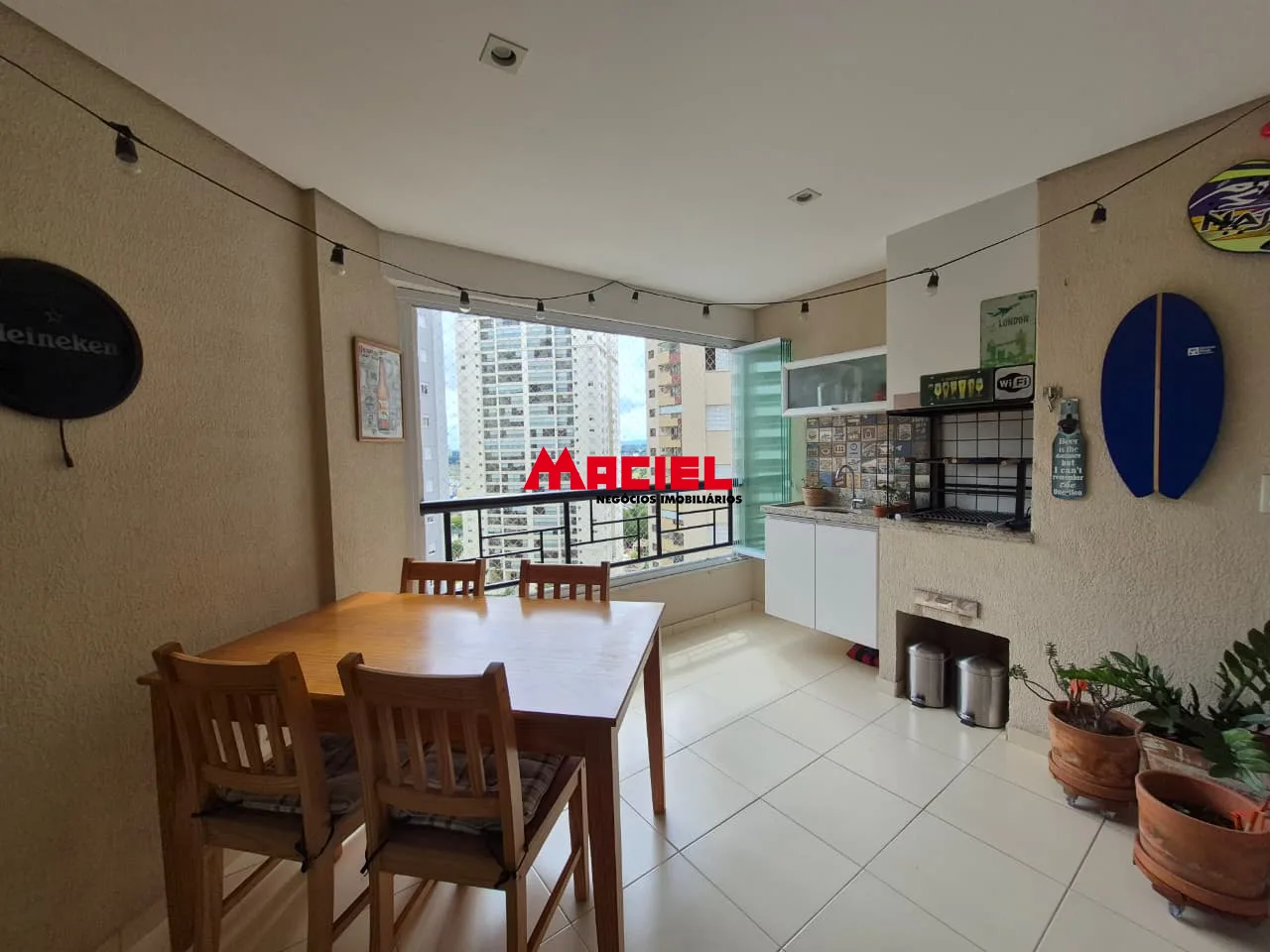 Alugar Apartamento / Mobiliado em S&atilde;o Jos&eacute; dos Campos R$ 4.700,00 - Foto 1