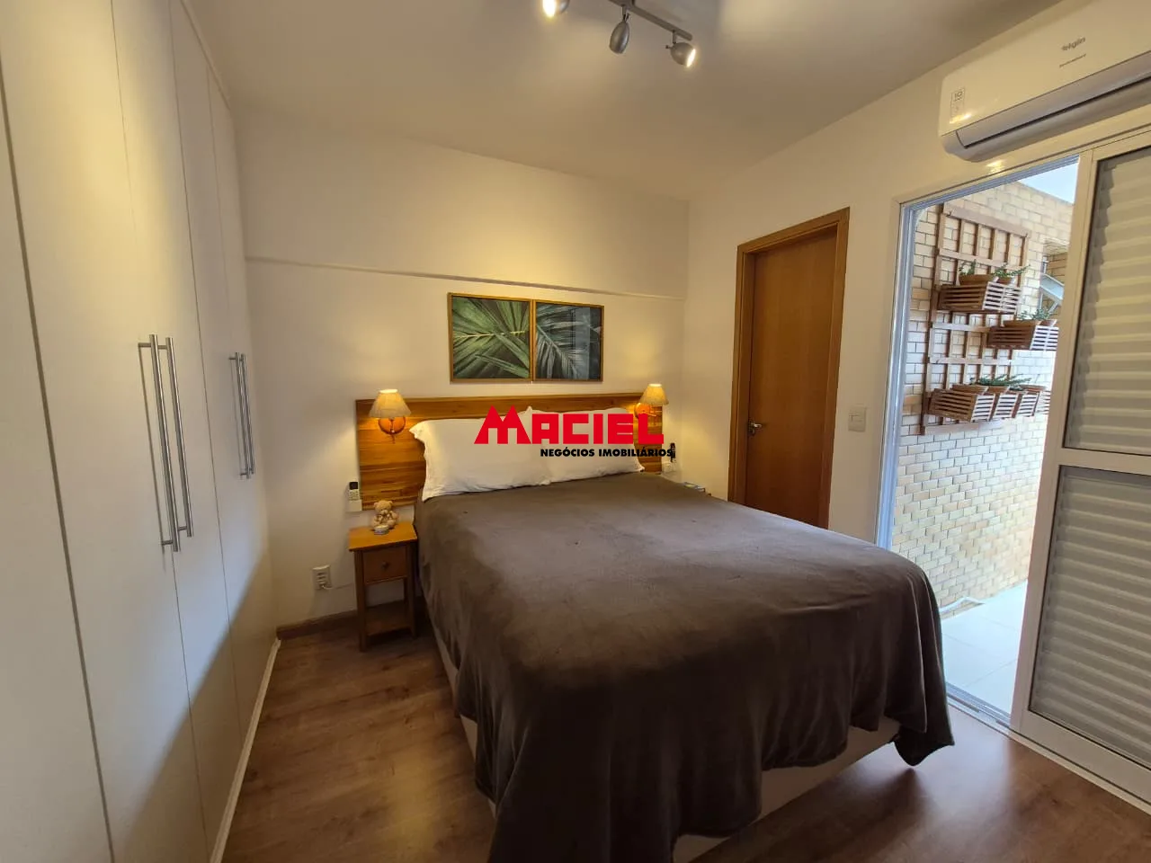 Alugar Apartamento / Mobiliado em S&atilde;o Jos&eacute; dos Campos R$ 4.700,00 - Foto 2