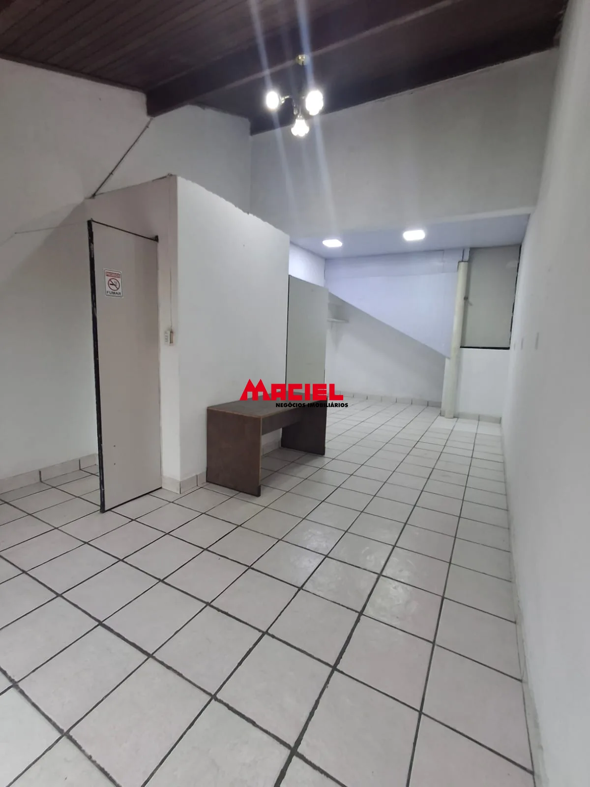 Alugar Comercial / Ponto Comercial em S&atilde;o Jos&eacute; dos Campos R$ 1.400,00 - Foto 5