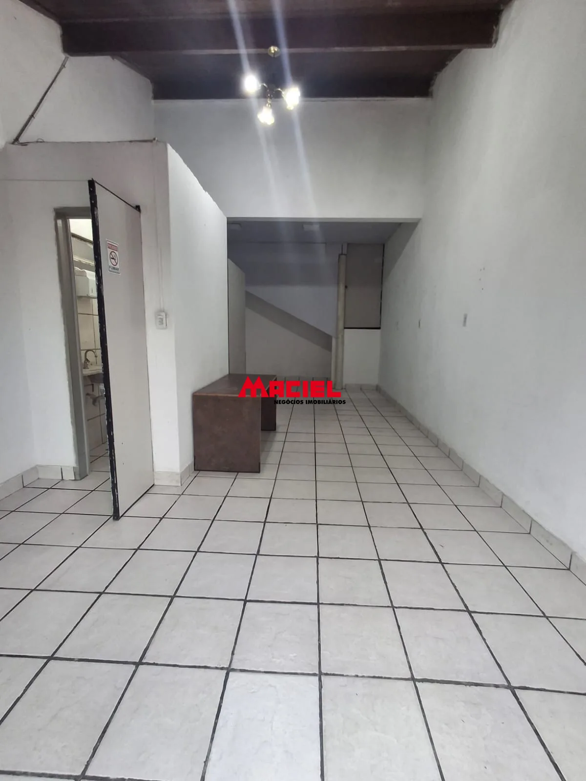 Alugar Comercial / Ponto Comercial em S&atilde;o Jos&eacute; dos Campos R$ 1.400,00 - Foto 6