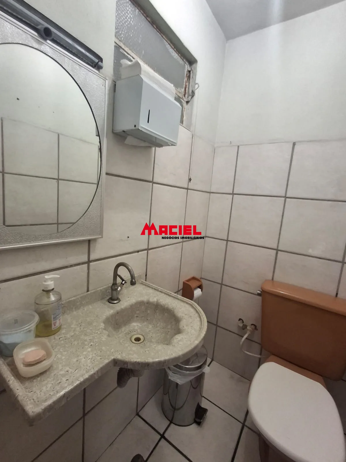 Alugar Comercial / Ponto Comercial em S&atilde;o Jos&eacute; dos Campos R$ 1.400,00 - Foto 8