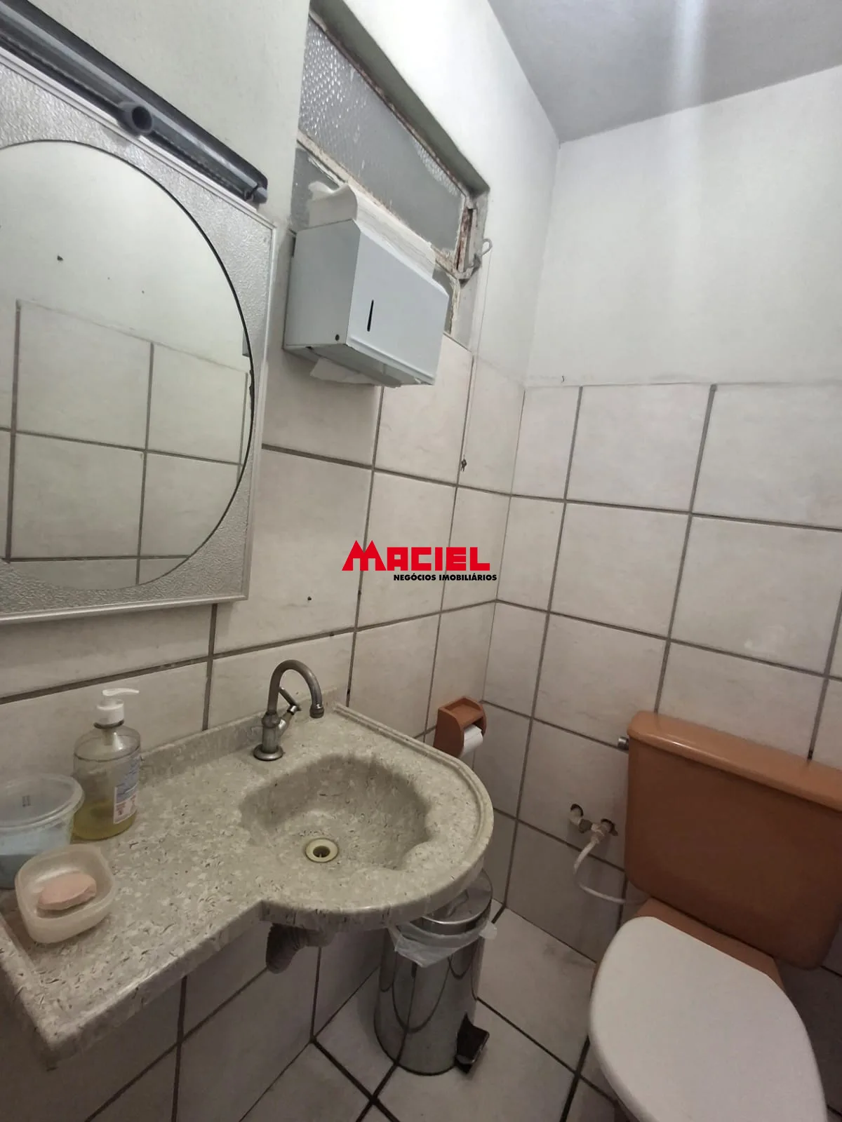 Alugar Comercial / Ponto Comercial em S&atilde;o Jos&eacute; dos Campos R$ 1.400,00 - Foto 9