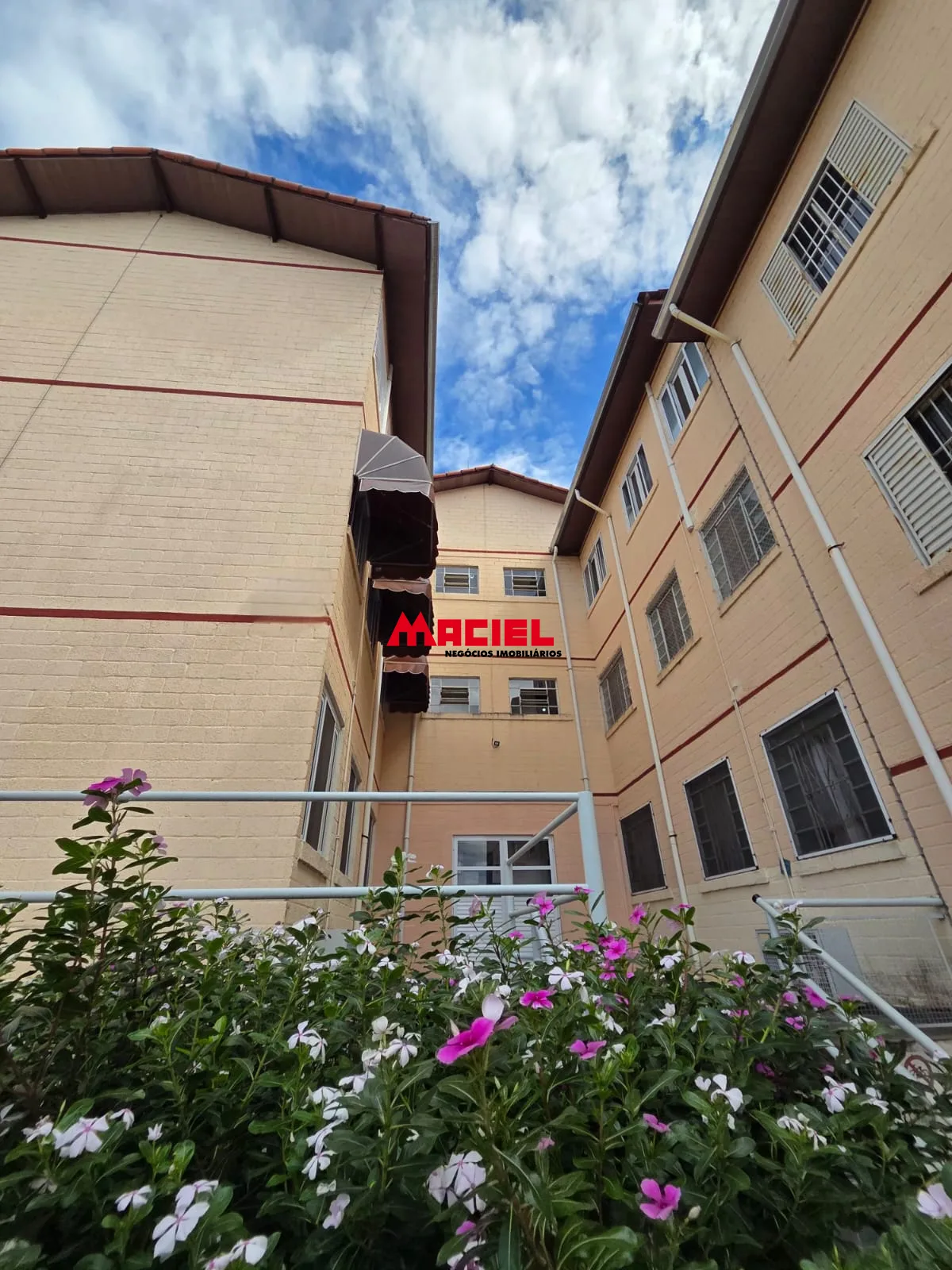 Comprar Apartamento / Padr&atilde;o em S&atilde;o Jos&eacute; dos Campos R$ 300.000,00 - Foto 1