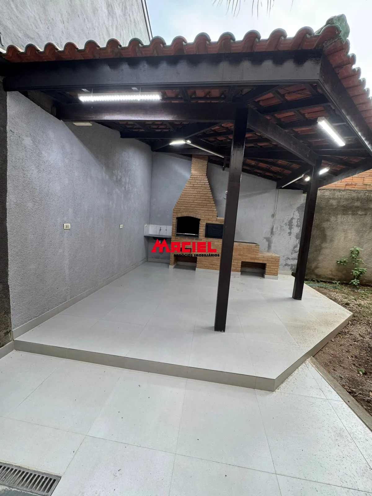 Alugar Casa / Sobrado em Jacare&iacute; R$ 4.500,00 - Foto 4