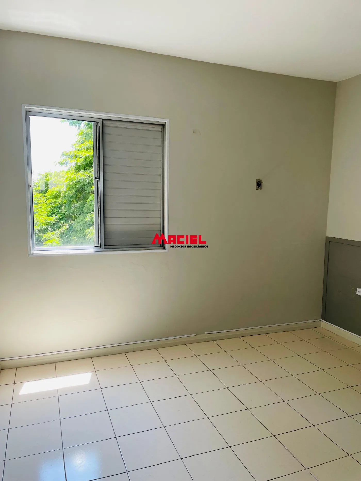 Alugar Apartamento / Padr&atilde;o em S&atilde;o Jos&eacute; dos Campos R$ 2.400,00 - Foto 4