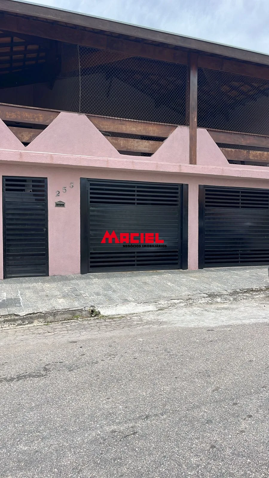 Alugar Casa / Padr&atilde;o em S&atilde;o Jos&eacute; dos Campos R$ 2.200,00 - Foto 1