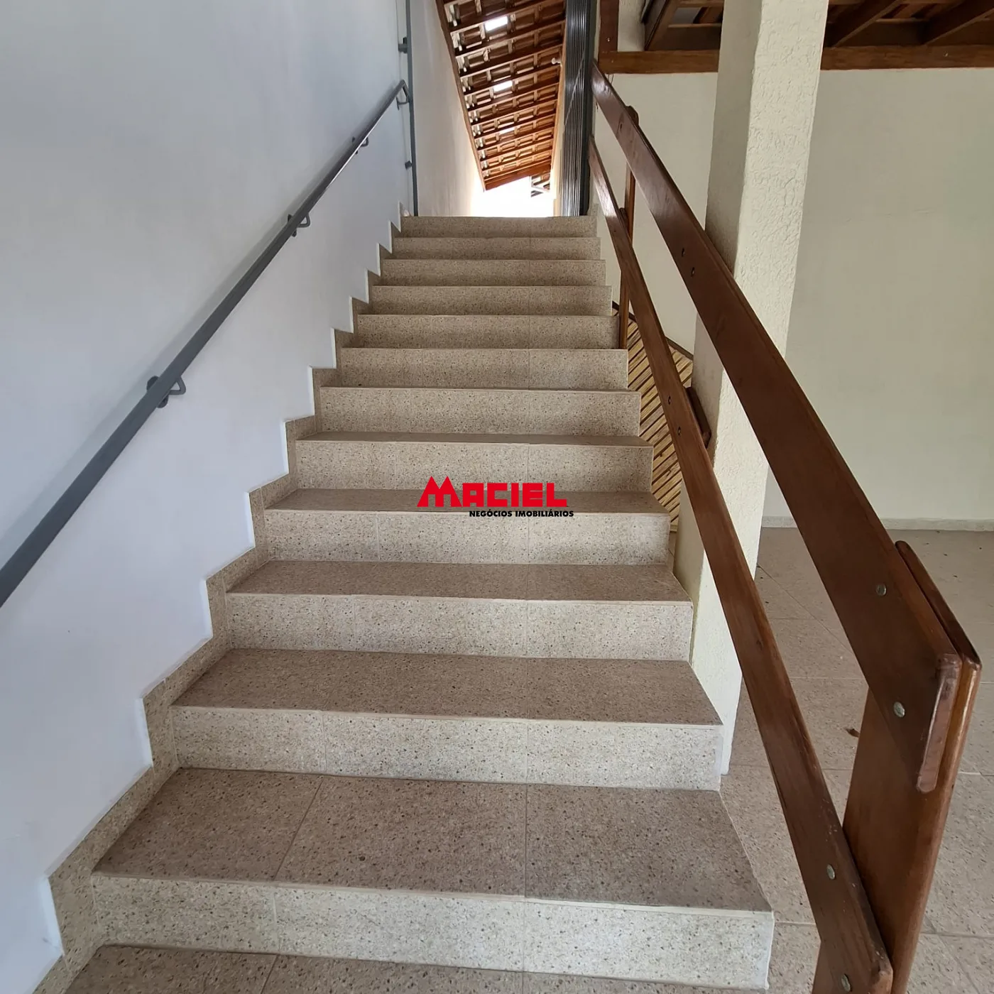 Alugar Casa / Padr&atilde;o em S&atilde;o Jos&eacute; dos Campos R$ 1.900,00 - Foto 2