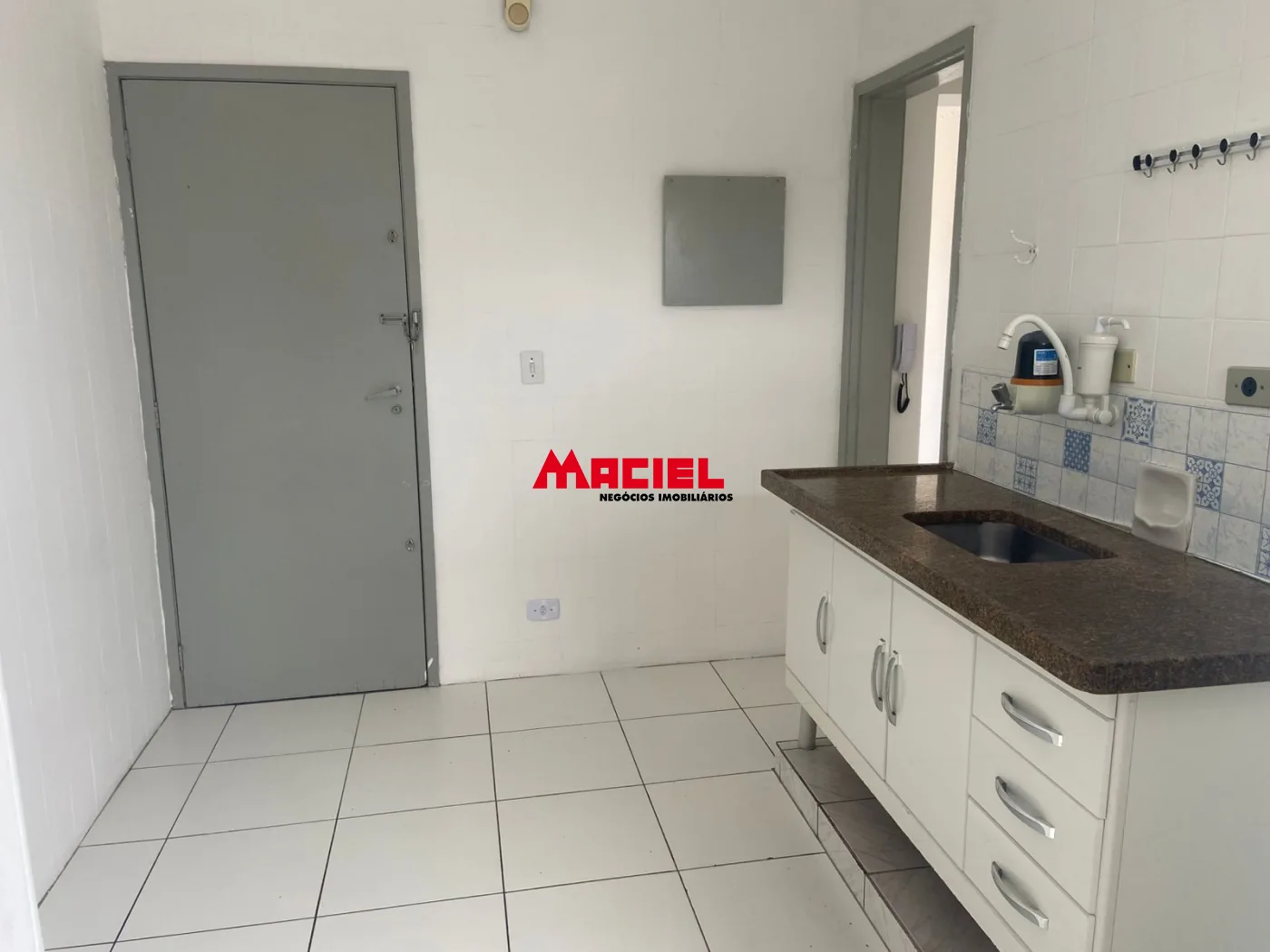 Alugar Apartamento / Padr&atilde;o em S&atilde;o Jos&eacute; dos Campos R$ 2.000,00 - Foto 4