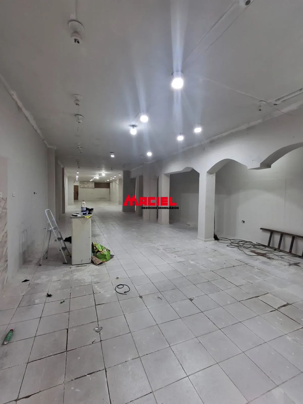 Alugar Comercial / Ponto Comercial em S&atilde;o Jos&eacute; dos Campos R$ 24.000,00 - Foto 2