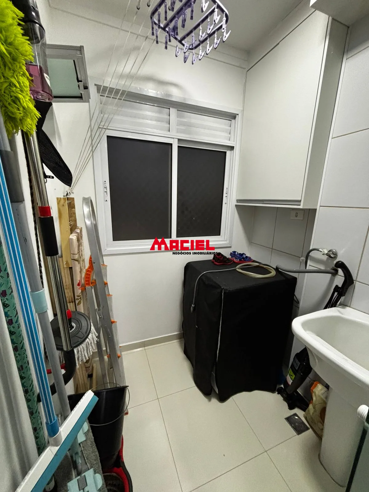 Alugar Apartamento / Padr&atilde;o em S&atilde;o Jos&eacute; dos Campos R$ 2.800,00 - Foto 2