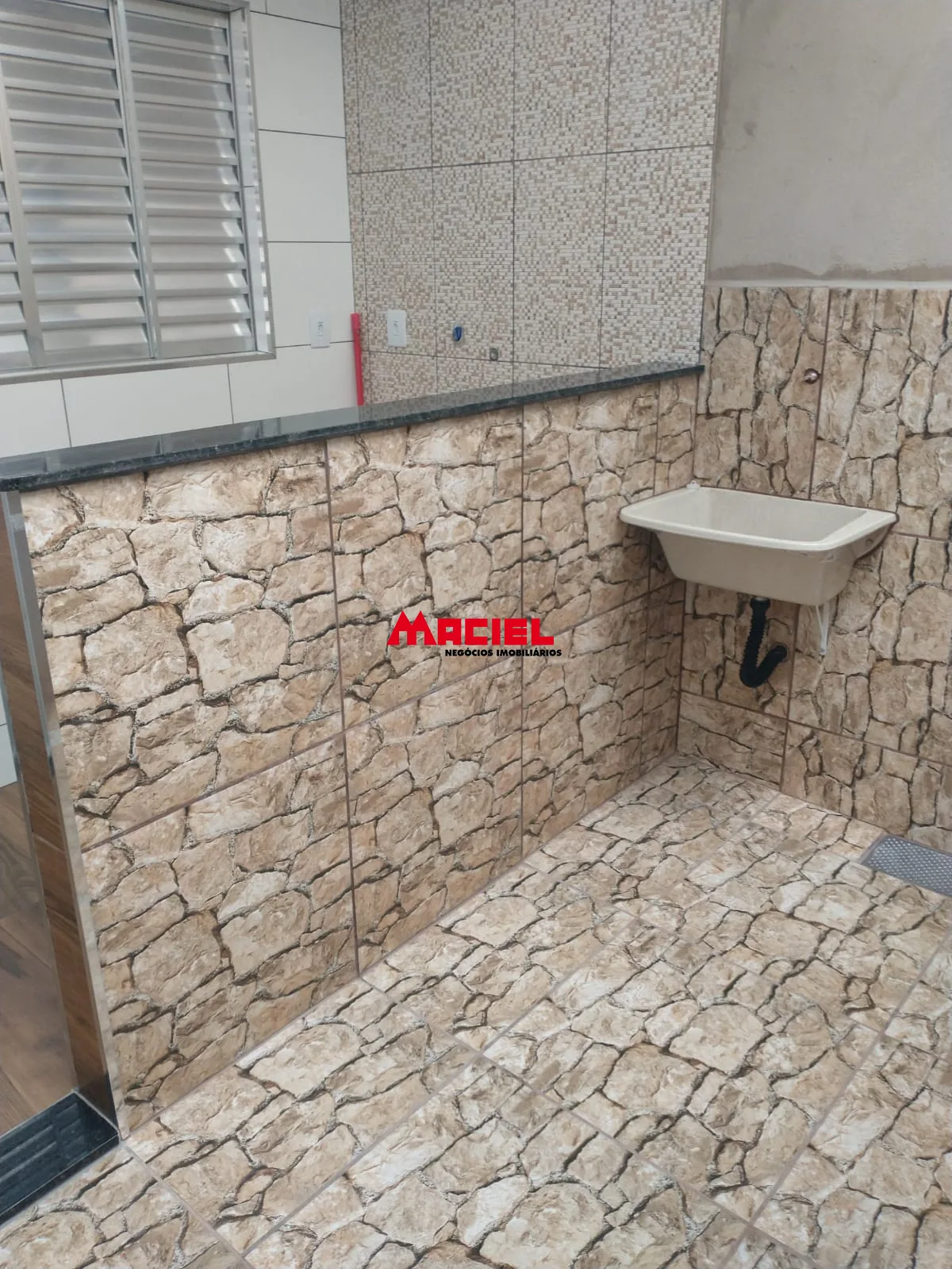 Alugar Casa / Padr&atilde;o em S&atilde;o Jos&eacute; dos Campos R$ 2.300,00 - Foto 2